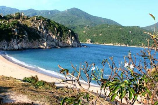Những bãi biển độc lạ tuyệt đẹp ở Ninh Thuận