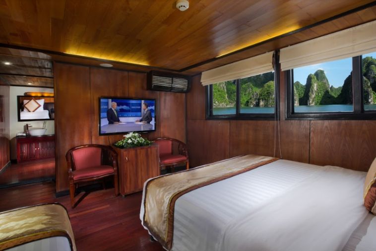 Family Triple Cabin Ocean View